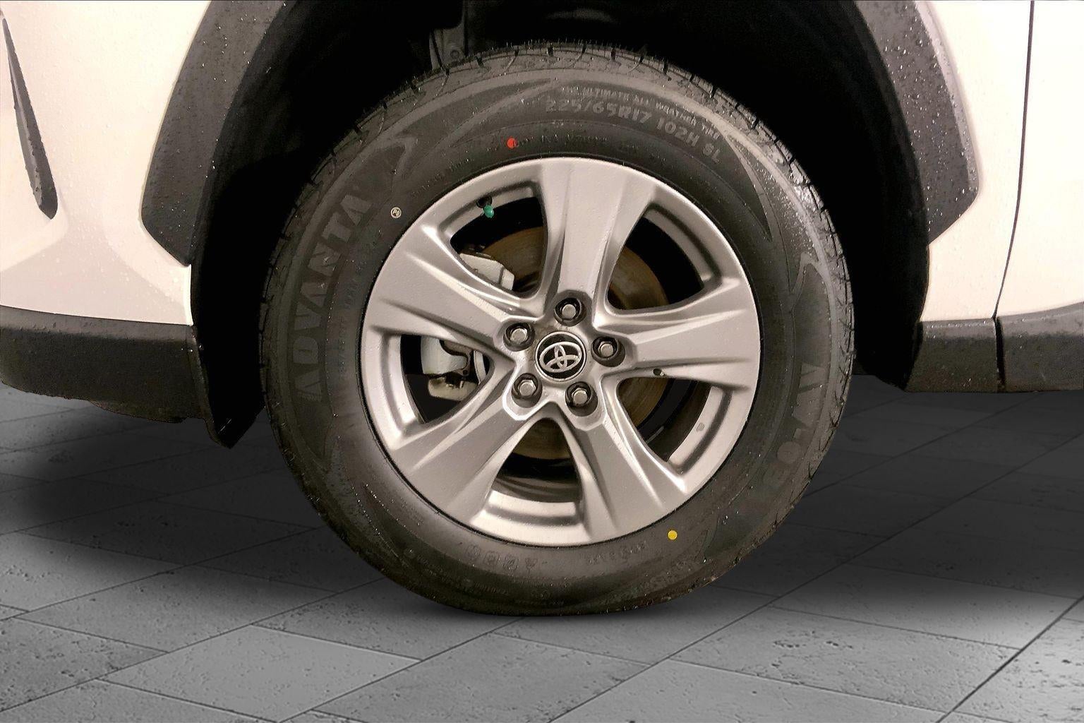 2024 Toyota RAV4 XLE
