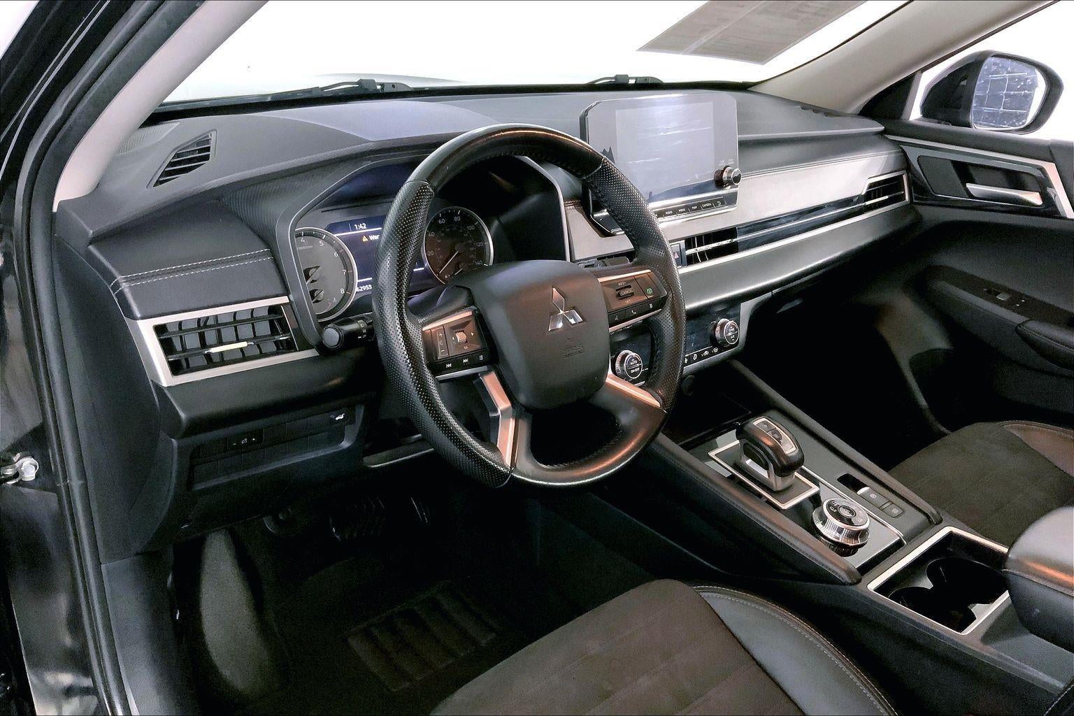 2024 Mitsubishi Outlander SE