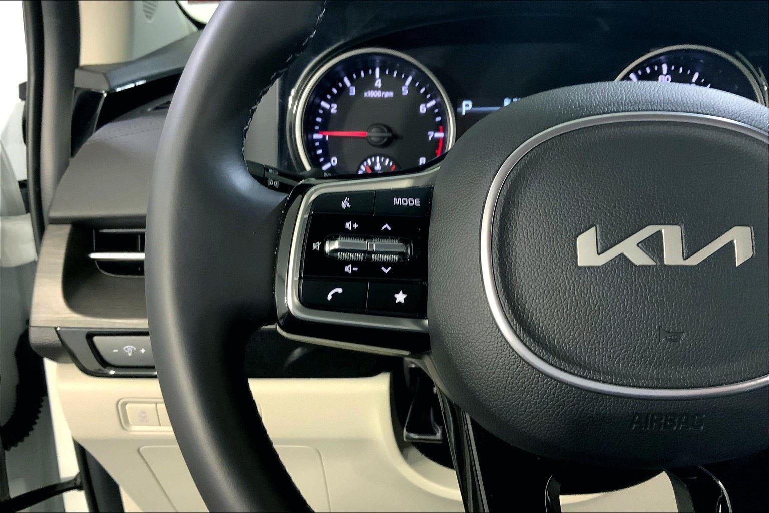 2023 Kia Carnival EX