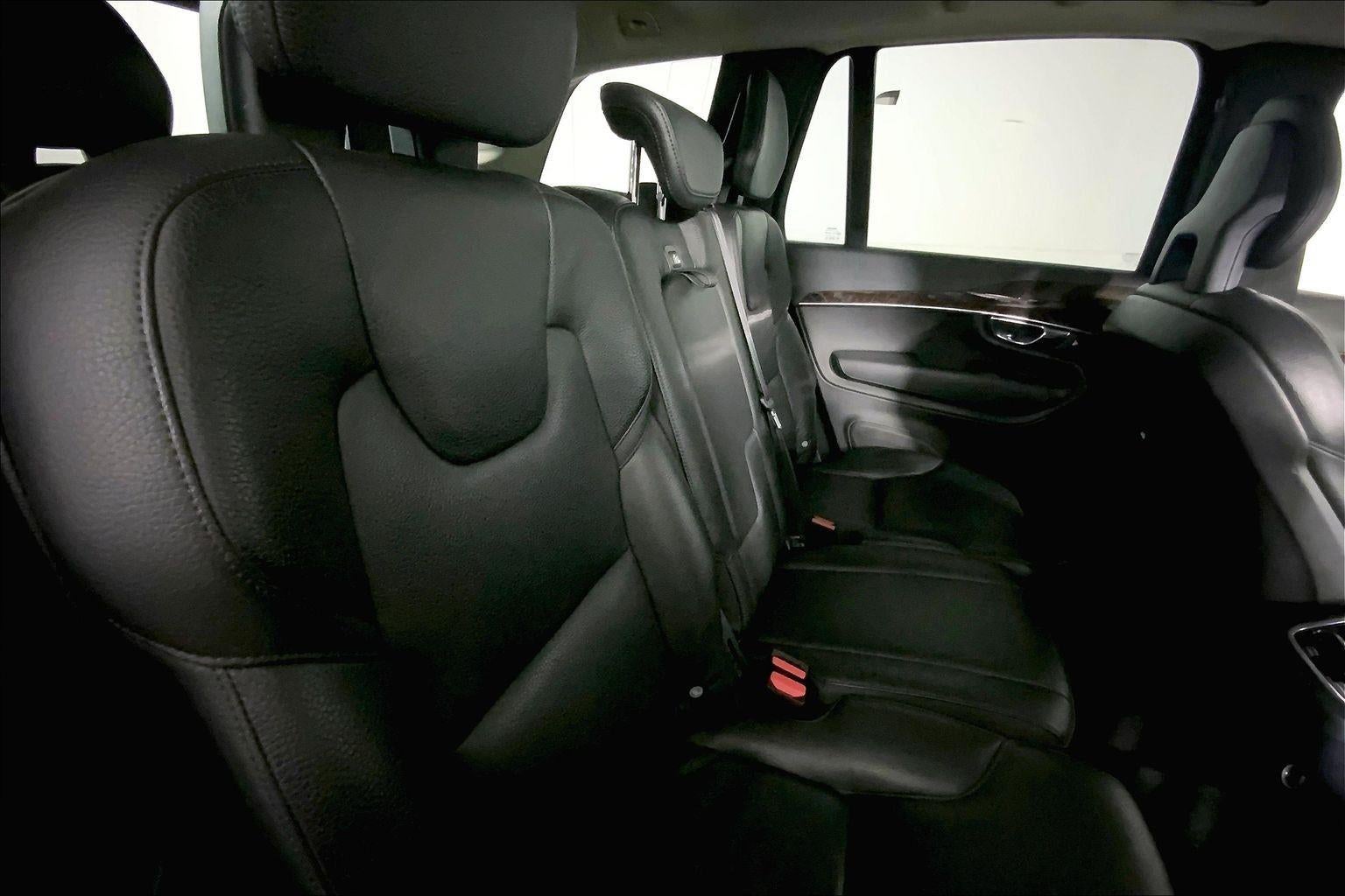 2016 Volvo XC90 T6 Momentum