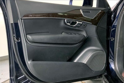 2016 Volvo XC90 T6 Momentum