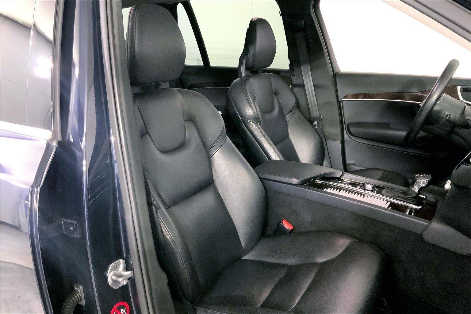 2016 Volvo XC90 T6 Momentum