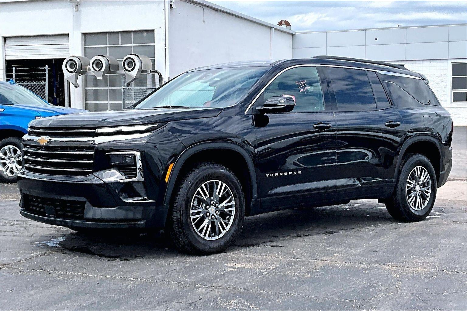 2024 Chevrolet Traverse LT