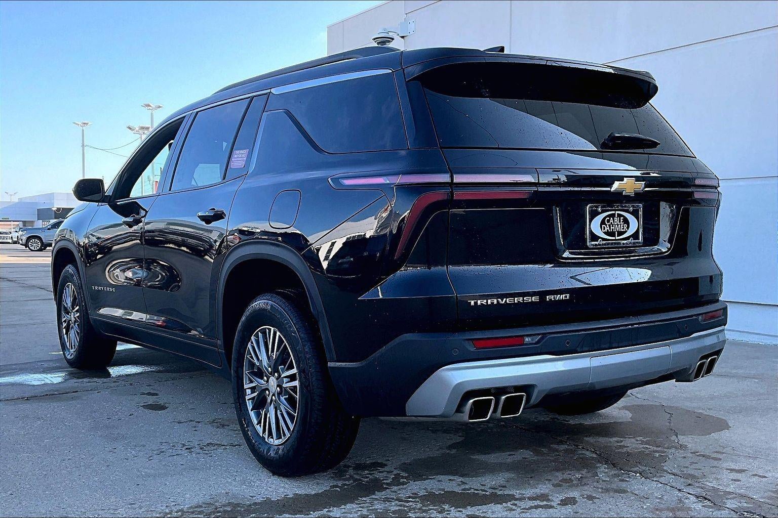 2025 Chevrolet Traverse LT