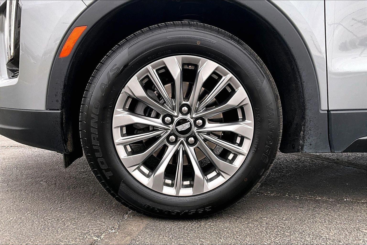 2024 Cadillac XT4 Premium Luxury