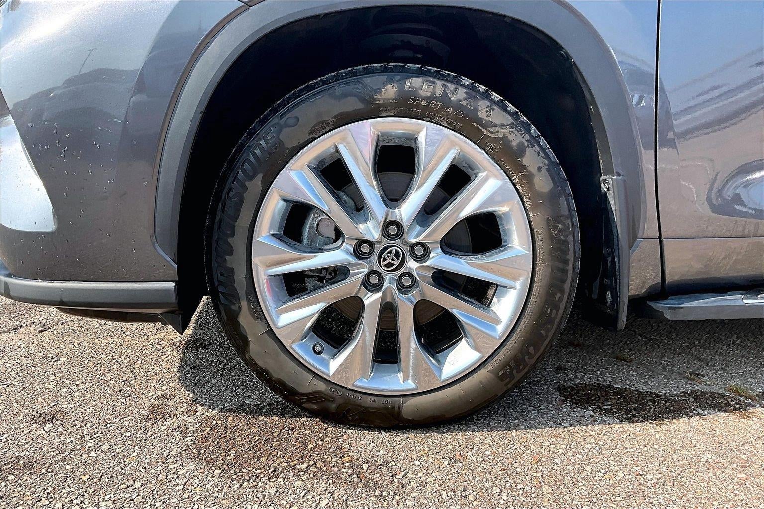 2024 Toyota Highlander LE