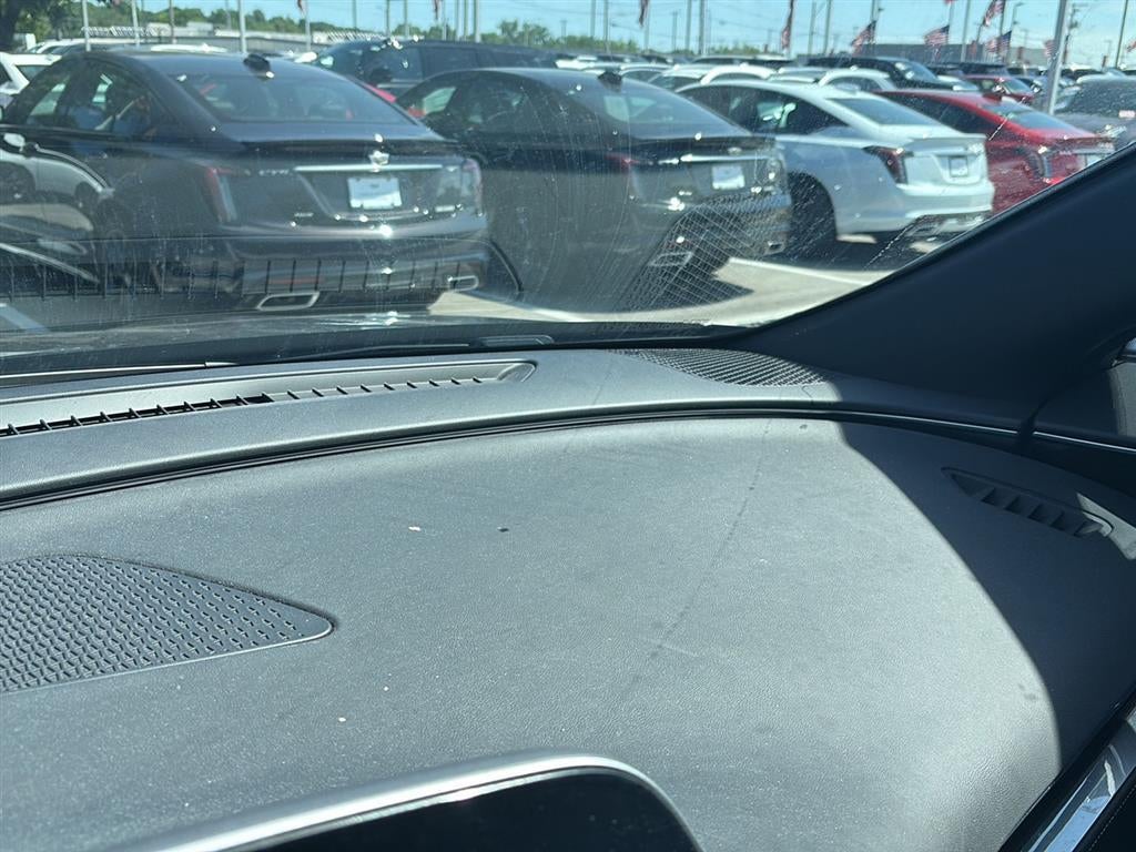 2024 Cadillac LYRIQ Luxury 1