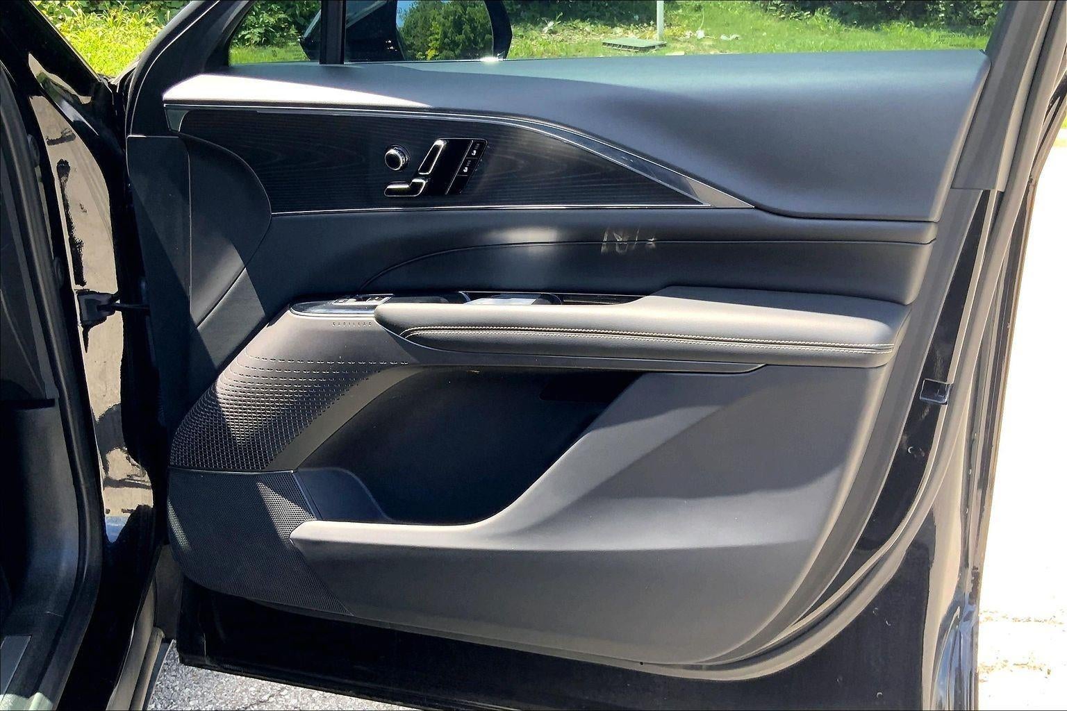 2024 Cadillac LYRIQ Luxury 1