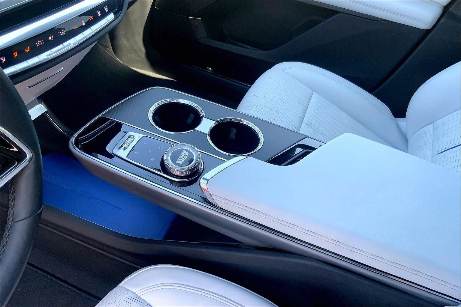 2024 Cadillac LYRIQ Luxury 1