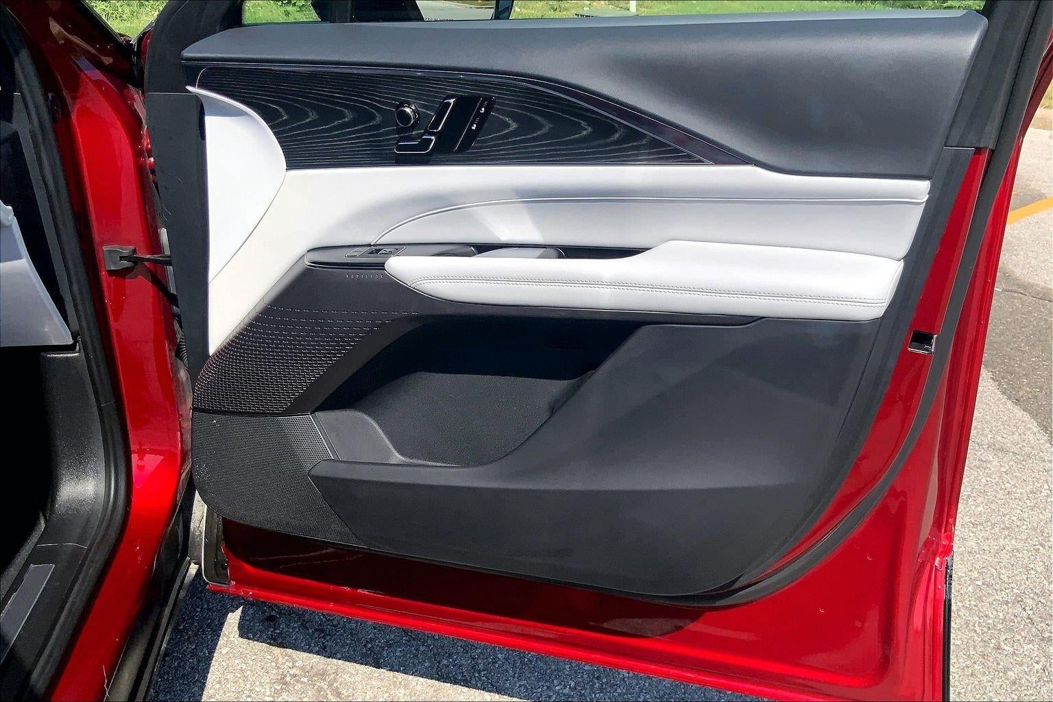 2024 Cadillac LYRIQ Luxury 1