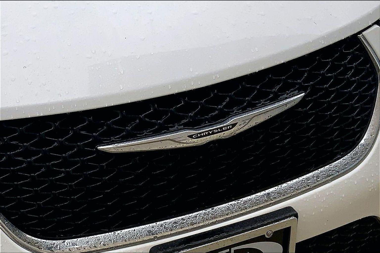 2024 Chrysler Pacifica Hybrid Select