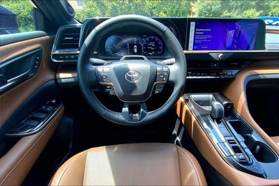 2025 Toyota Crown Signia XLE