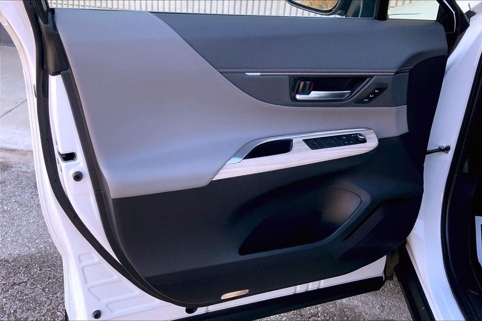 2023 Toyota Venza LE