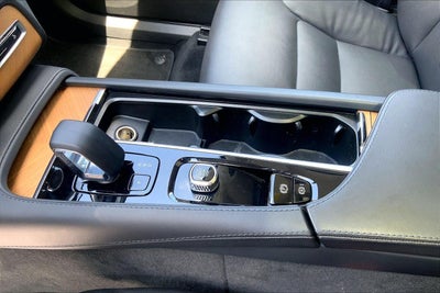 2024 Volvo XC90 Plus Bright Theme