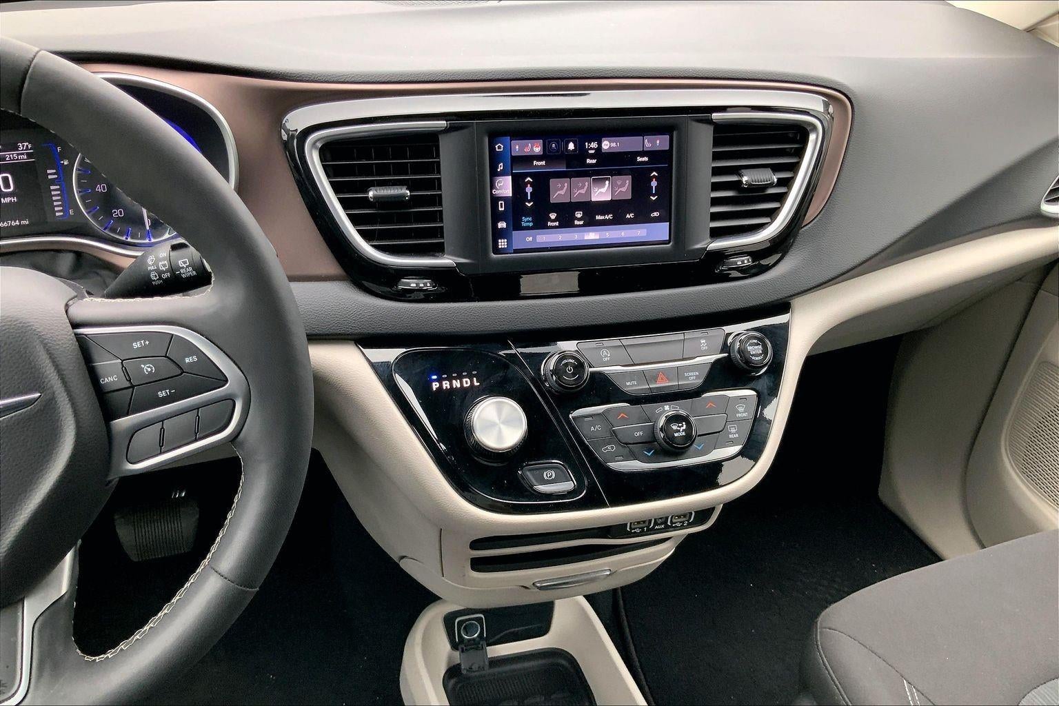 2024 Chrysler Voyager LX