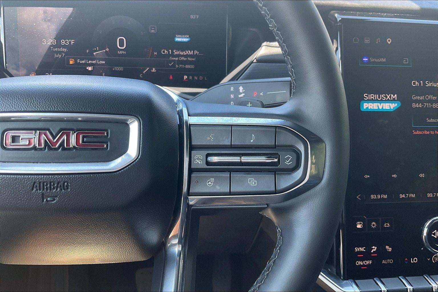 2025 GMC Acadia Elevation