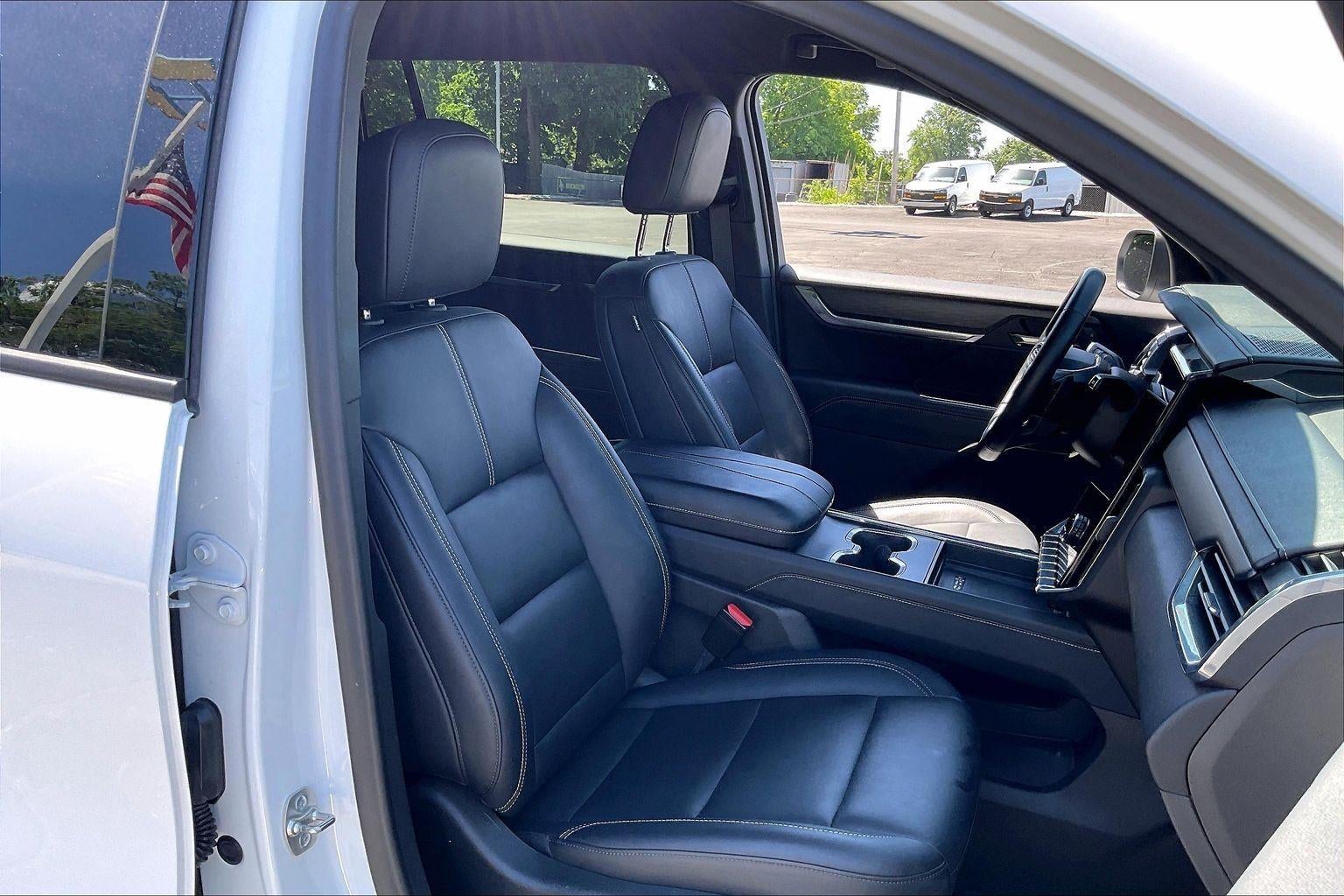 2024 GMC Acadia Elevation