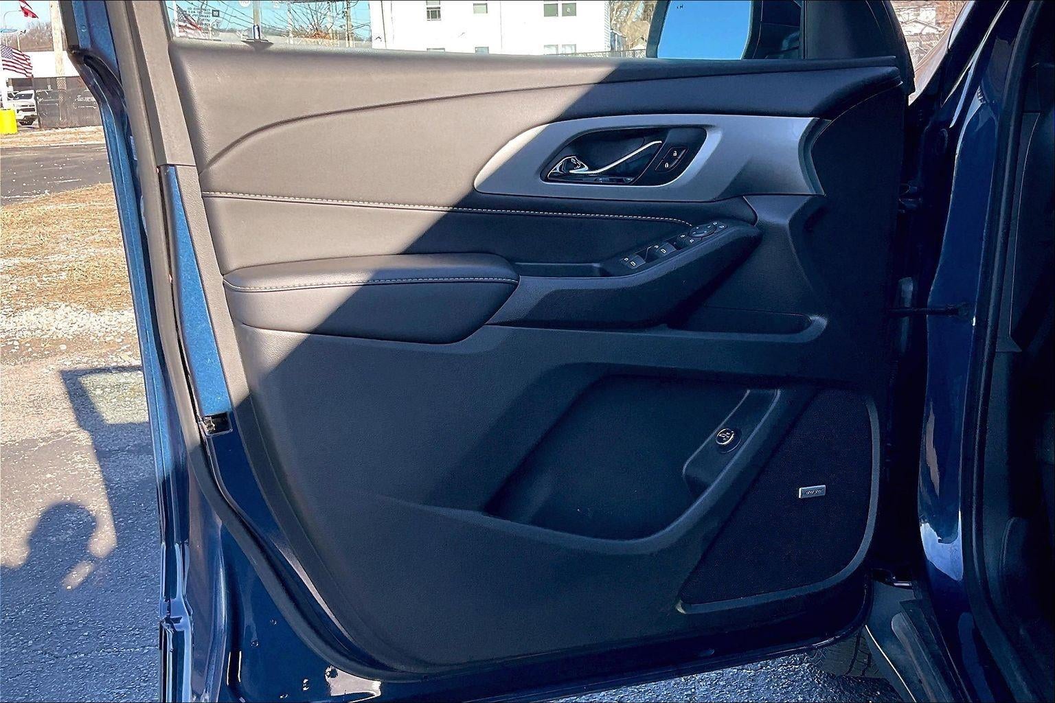 2022 Chevrolet Traverse LT Leather