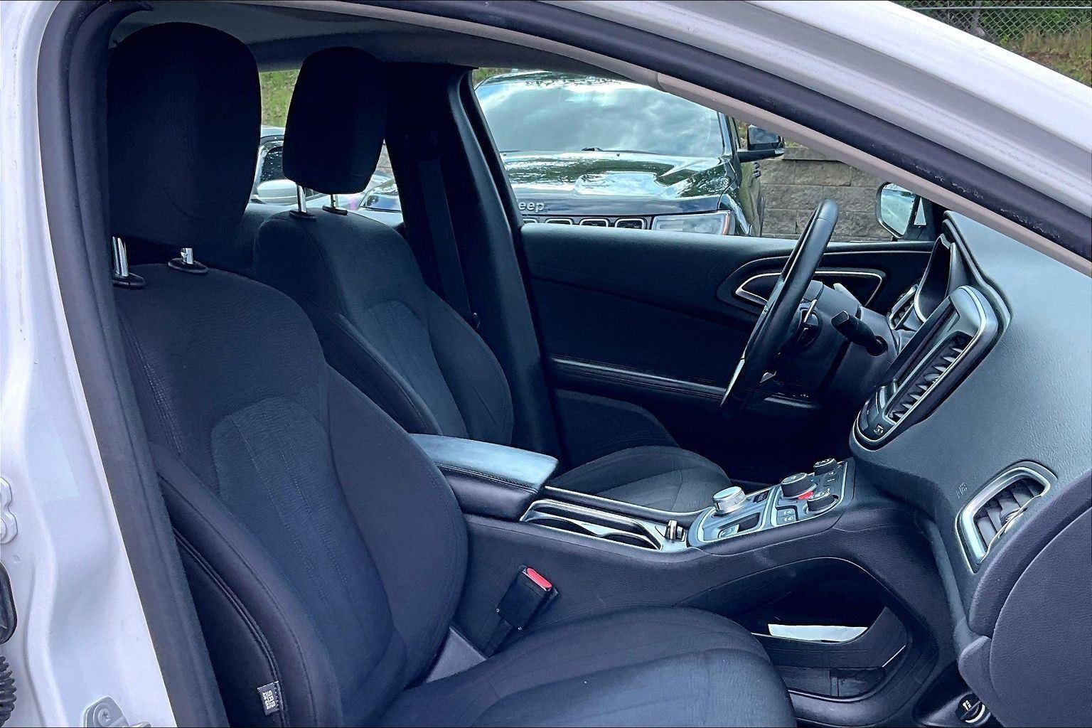 2016 Chrysler 200 Limited