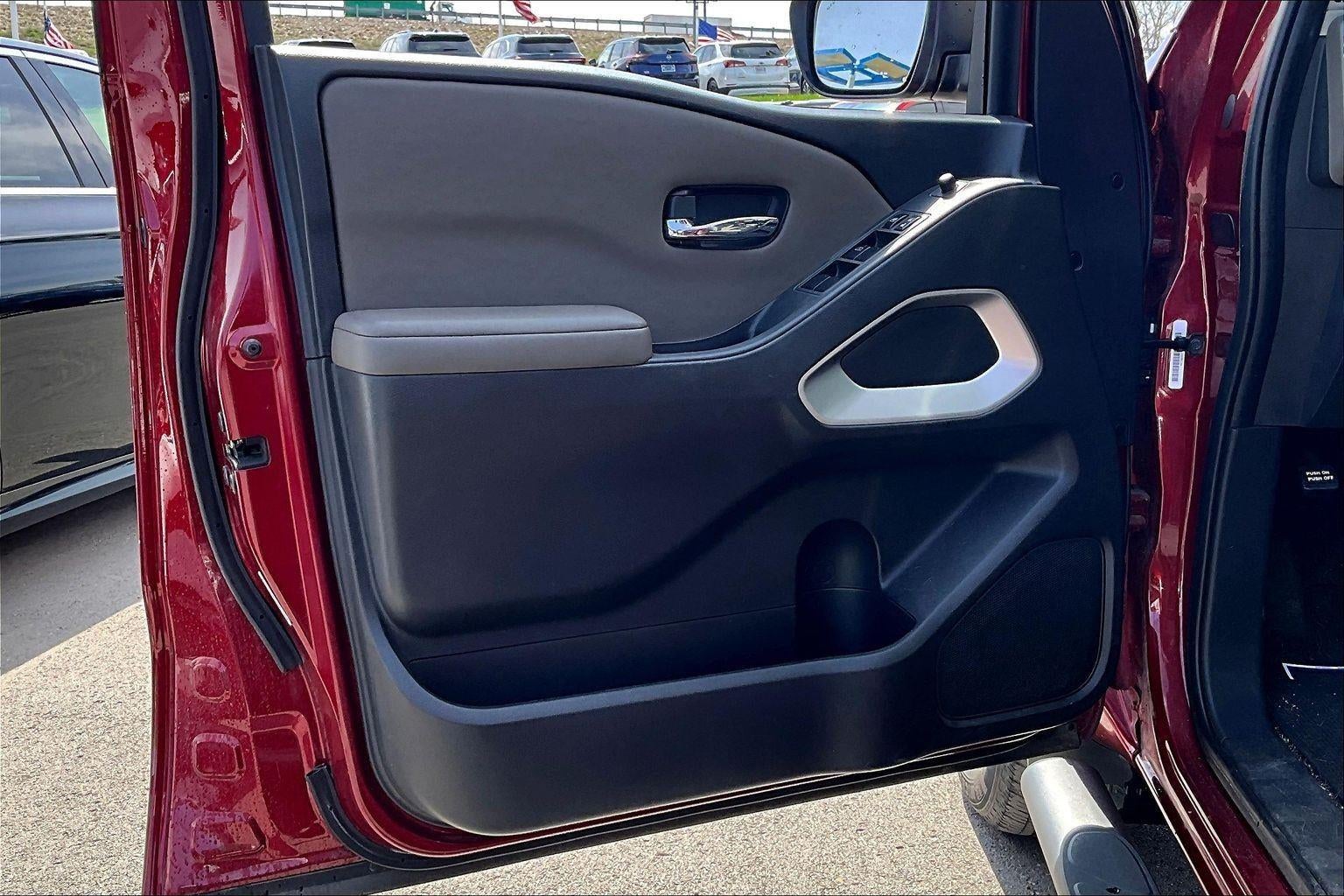 2023 Nissan Frontier SV