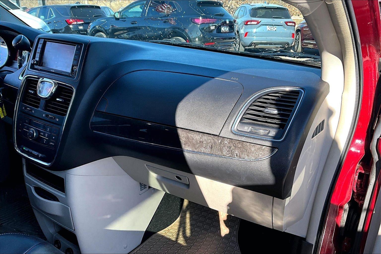 2016 Chrysler Town & Country Touring