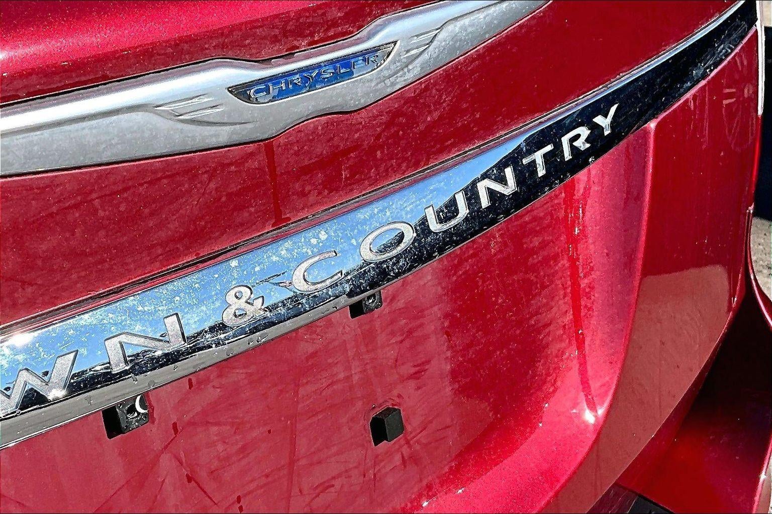 2016 Chrysler Town & Country Touring