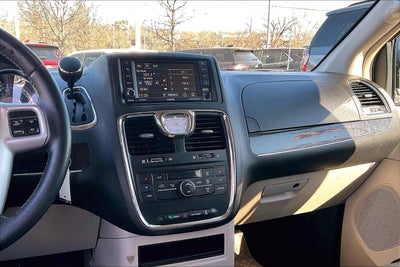 2016 Chrysler Town & Country Touring