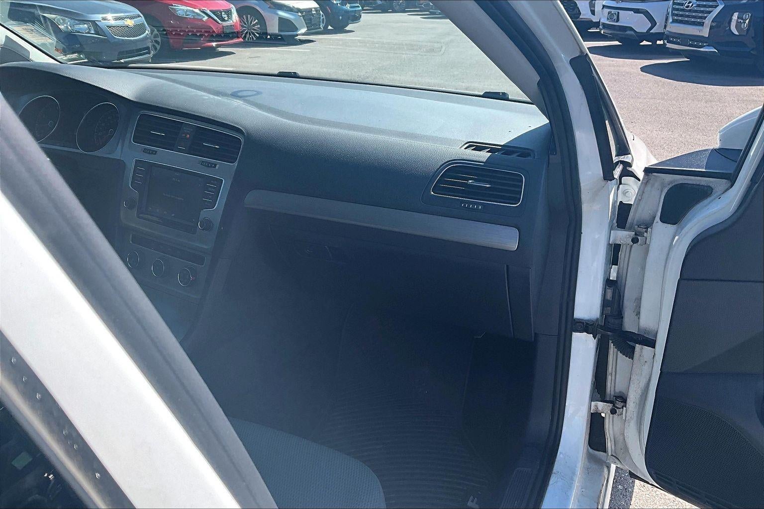 2016 Volkswagen Golf TSI S