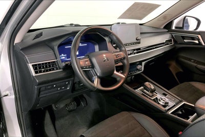 2024 Mitsubishi Outlander Plug-In Hybrid SE