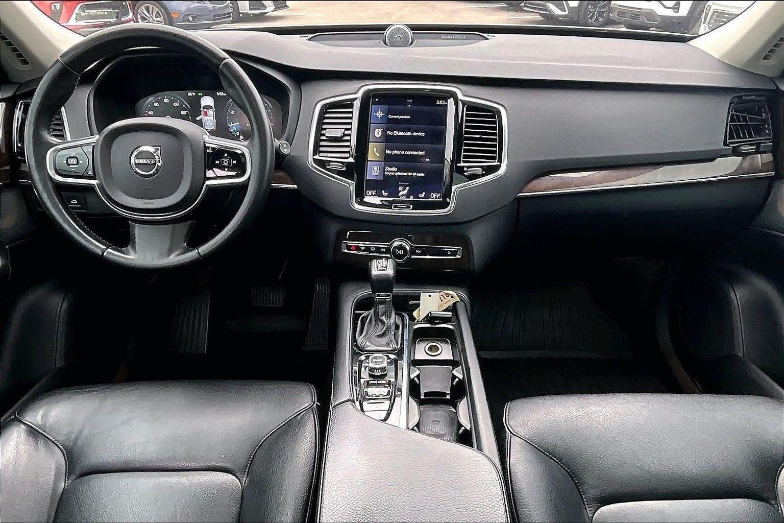 2016 Volvo XC90 T6 Momentum
