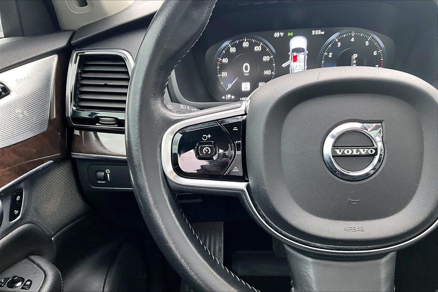 2016 Volvo XC90 T6 Momentum