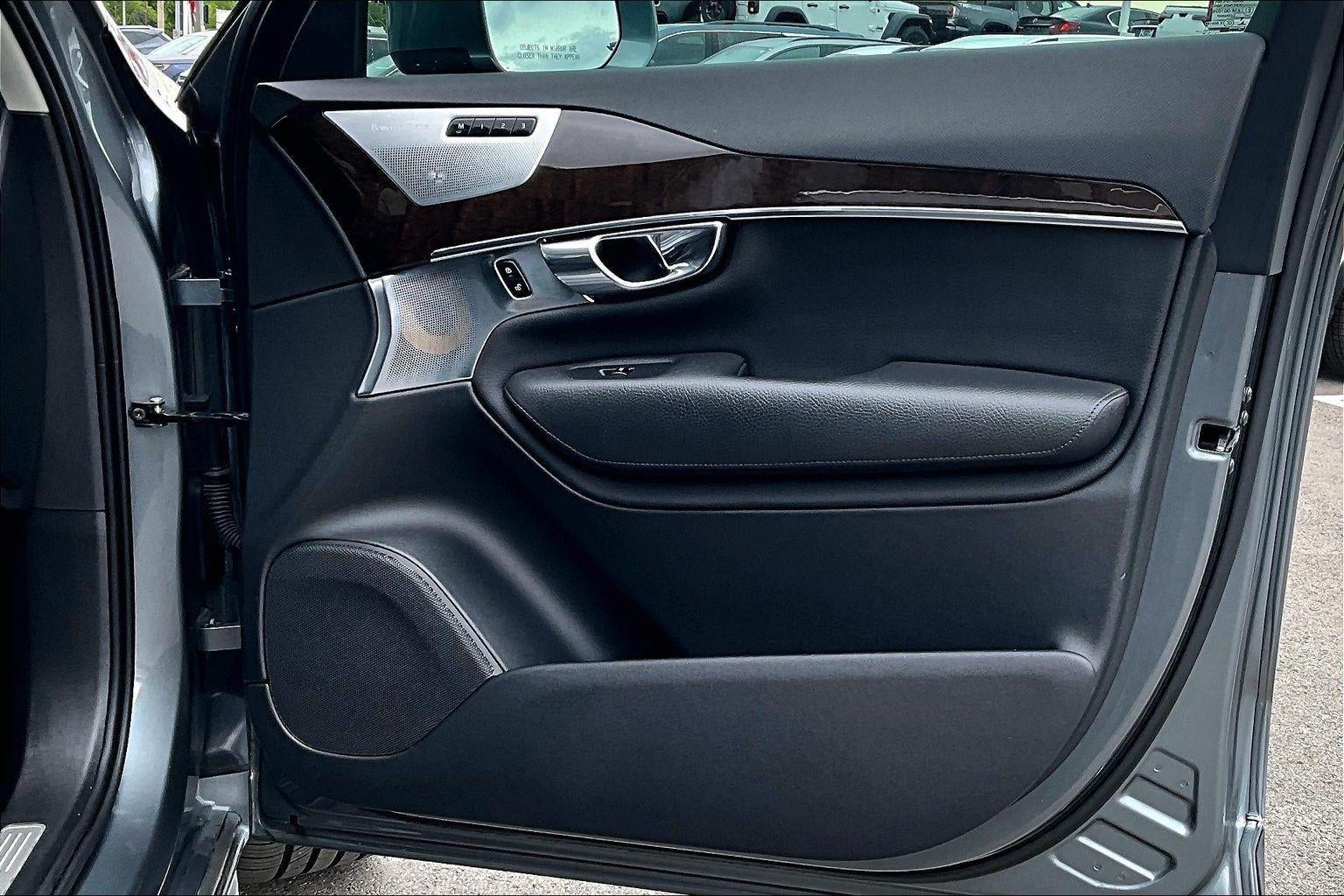 2016 Volvo XC90 T6 Momentum