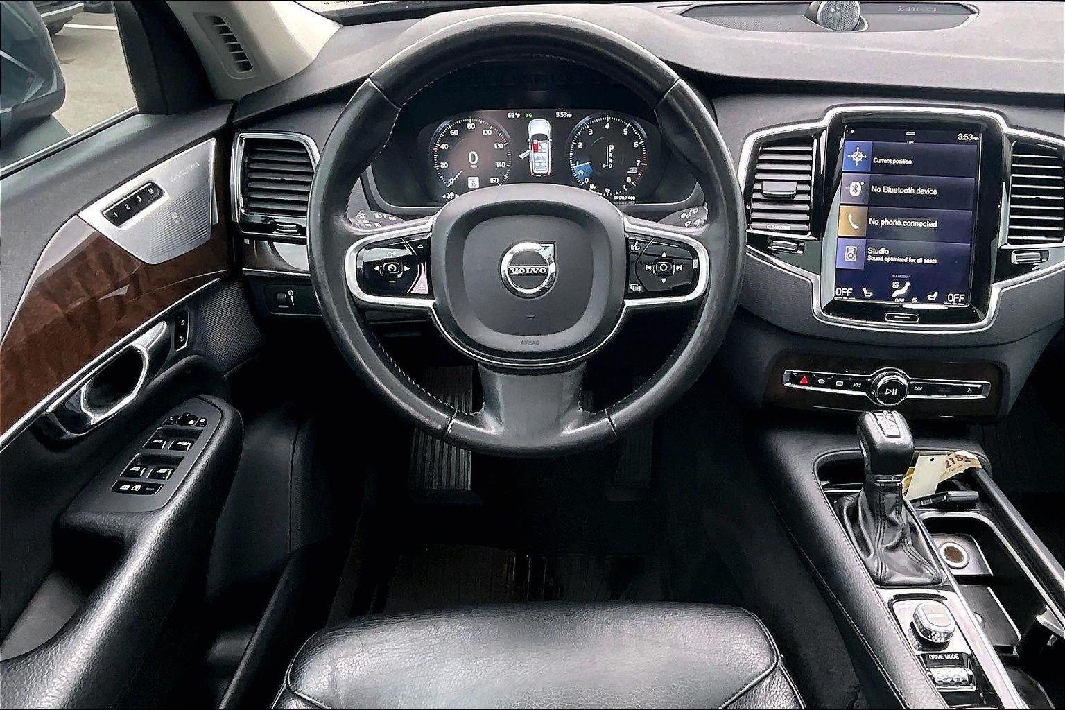 2016 Volvo XC90 T6 Momentum
