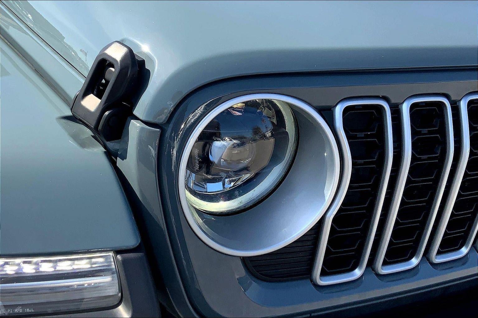 2024 Jeep Wrangler 4-Door Sahara 4x4