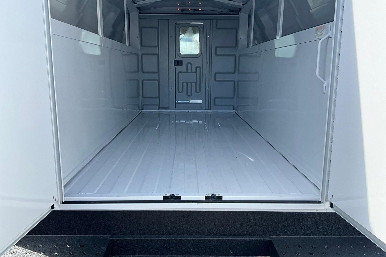 2026 GMC Savana Cutaway 3500 1WT