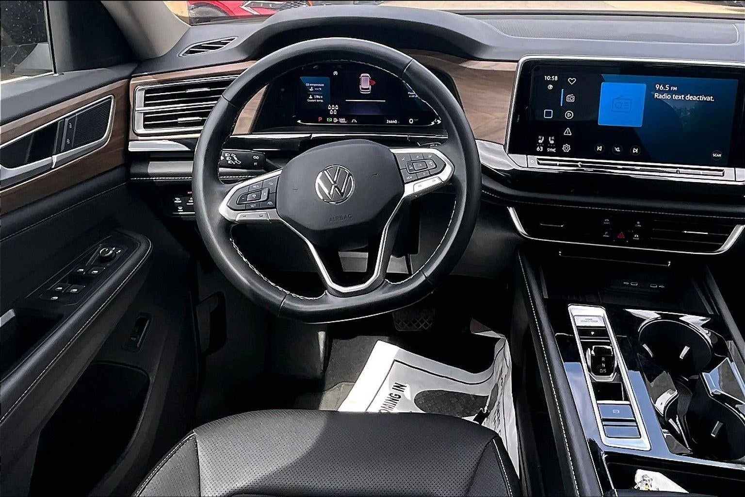 2025 Volkswagen Atlas 2.0T SE w/Technology