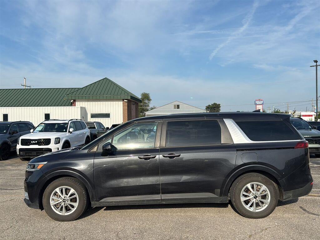 2022 Kia Carnival LX